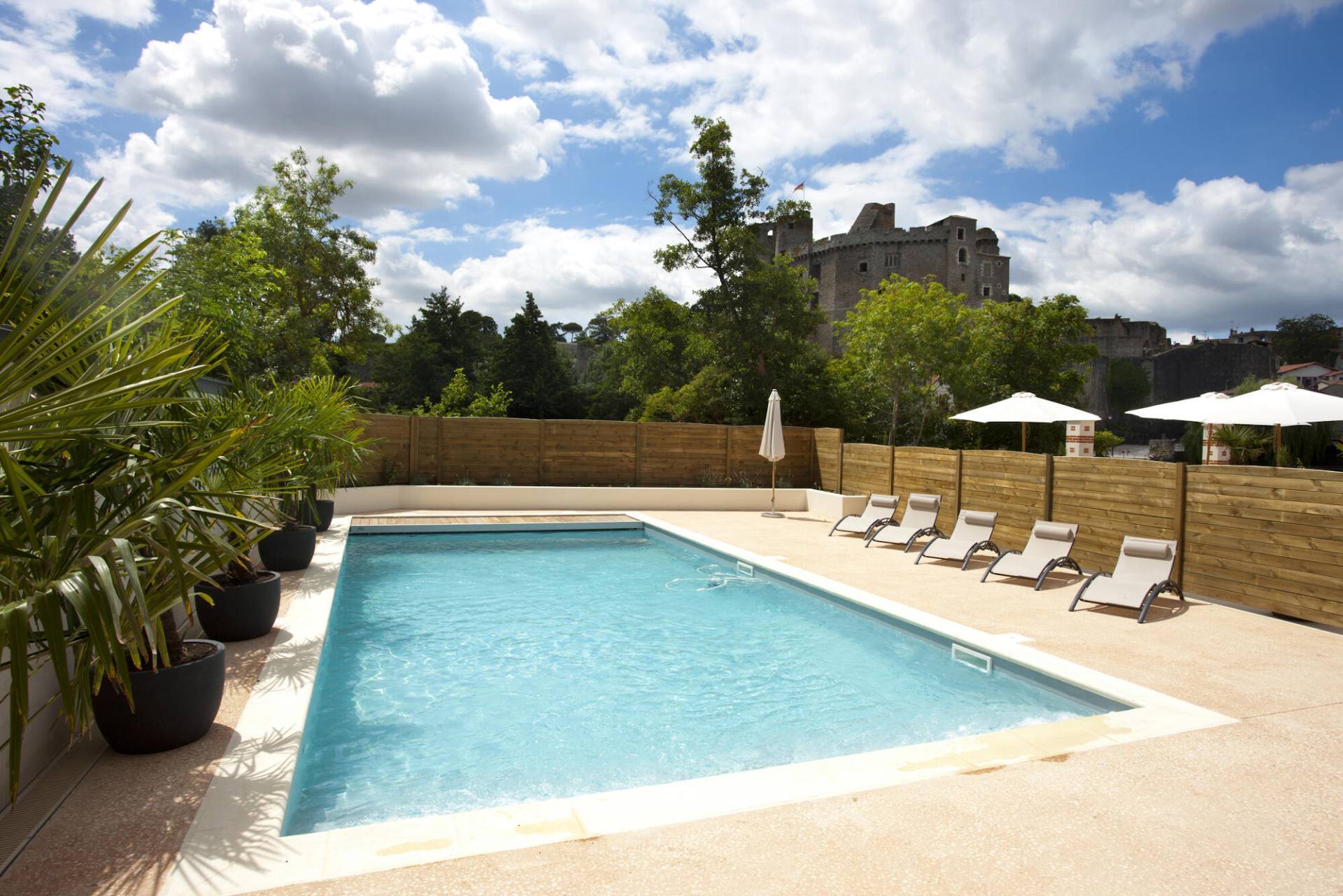 Piscine extérieure | Villa Saint-Antoine, Hôtel Spa près de Nantes